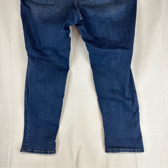 TORRID Women’s Size 22 Denim Jeans Boyfriend Style Fit Stretch Distressed - Picture 10 of 14